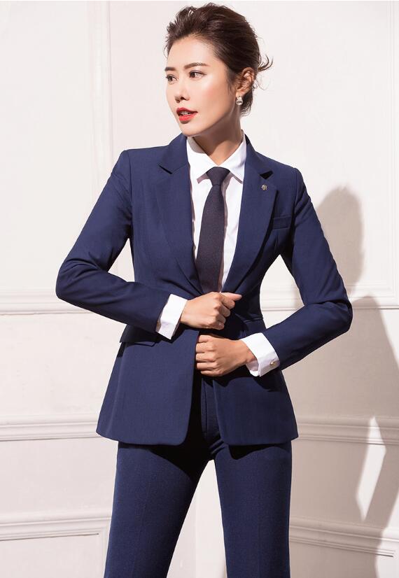 女士經(jīng)典西服